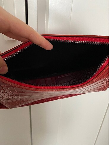 kırmızı kol çantası - Görsel 4
