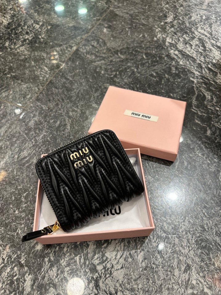 Miu Miu Pembe Deri Nakışlı Fermuarlı Cüzdan - Görsel 2