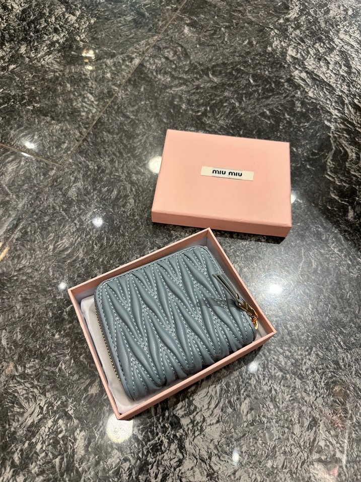 Miu Miu Pembe Deri Nakışlı Fermuarlı Cüzdan - Görsel 4