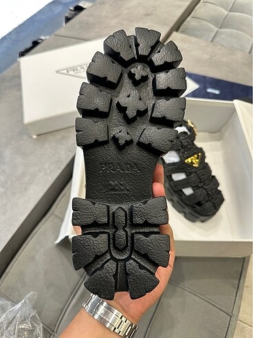 39 Beden siyah Renk PRADA