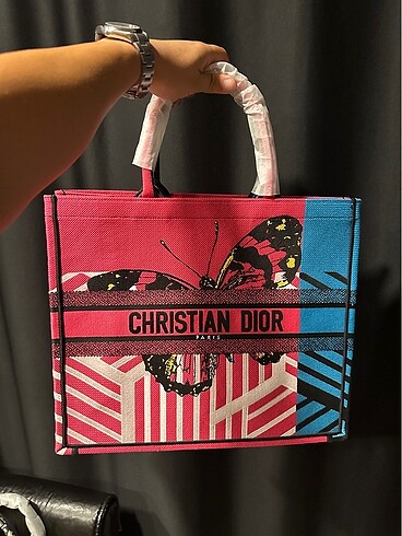 CHRISTIAN DIOR