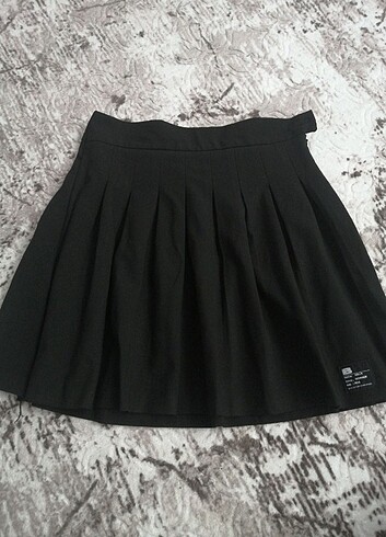 Bershka siyah pileli etek