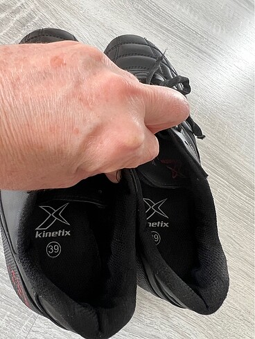 39 Beden siyah Renk Kinetix siyah krampon spor ayakkabı