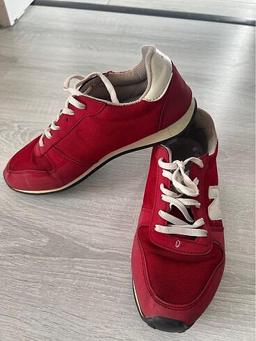 Kırmızı kadın spor ayakkabı
