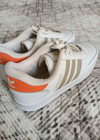 41 Beden Adidas Spor Ayakkabı