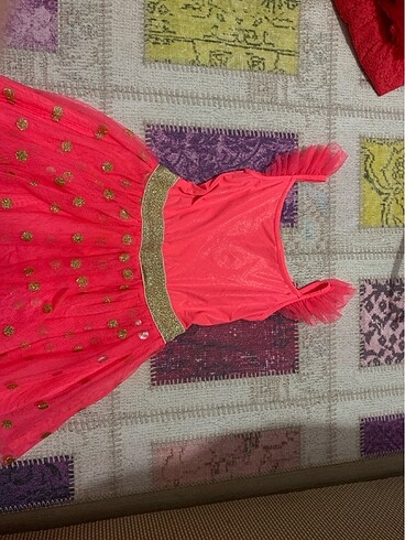 Pembe elbise