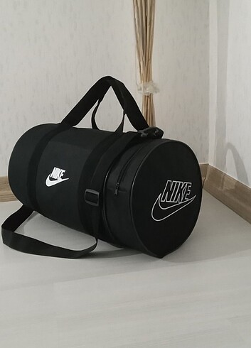 Spor çantasi 