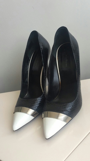 38 numara orjinal John Richmond stiletto
