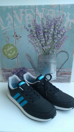 40 Numara Orjinal Yeni unisex Adidas sneaker. 