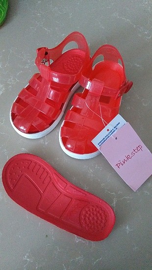 26 numara orjinal yeni etiketli Pink step marka İgor tarzı deniz