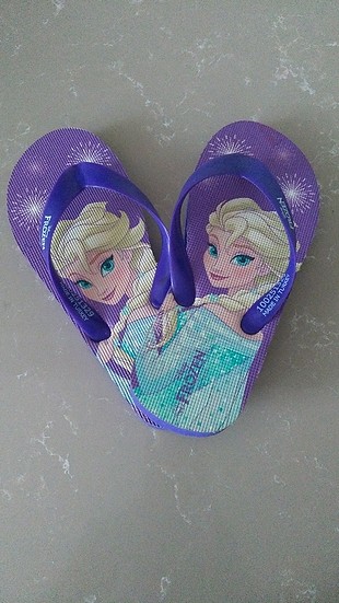 33 Numara orjinal yeni etiketli Frozen parmak arası terlik.