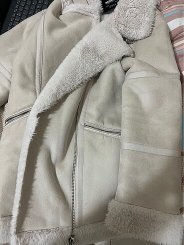 m Beden beyaz Renk pull and bear suni kürklü ceket mont