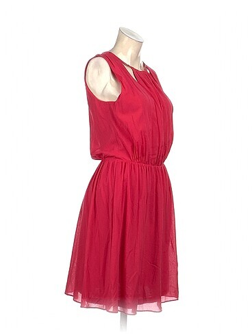 Guess Guess Kısa Elbise %70 İndirimli.