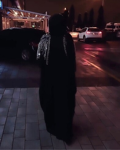 42 Beden Emirati abaya
