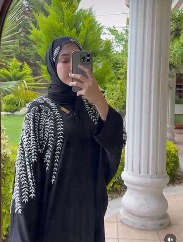 Emirati abaya