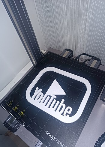 Kırmızı Çerçeveli YouTube Medya Oynatıcı Sembolü - Görsel 5