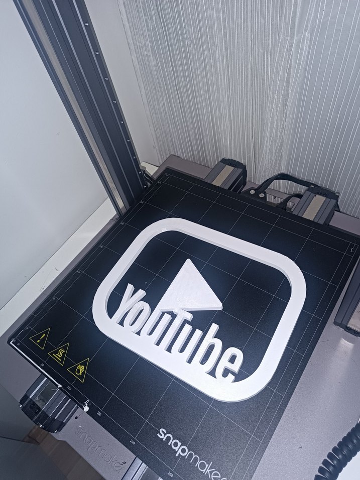 Kırmızı Çerçeveli YouTube Medya Oynatıcı Sembolü - Görsel 5