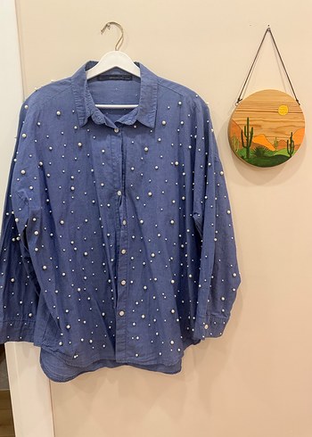İnci İşlemeli Mavi Denim Gömlek