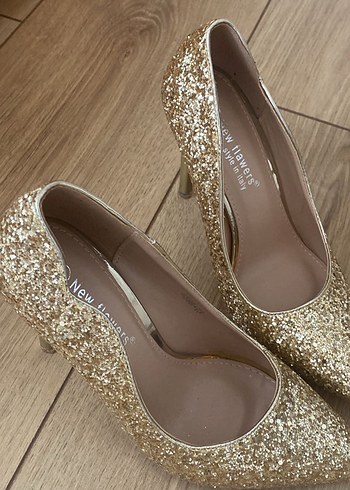 Altın Renkli Parlak Stiletto Topuklu Kadın Ayakkabı
