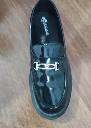 Kızlar İçin Parlak Siyah Tokalı Loafer - Görsel 3