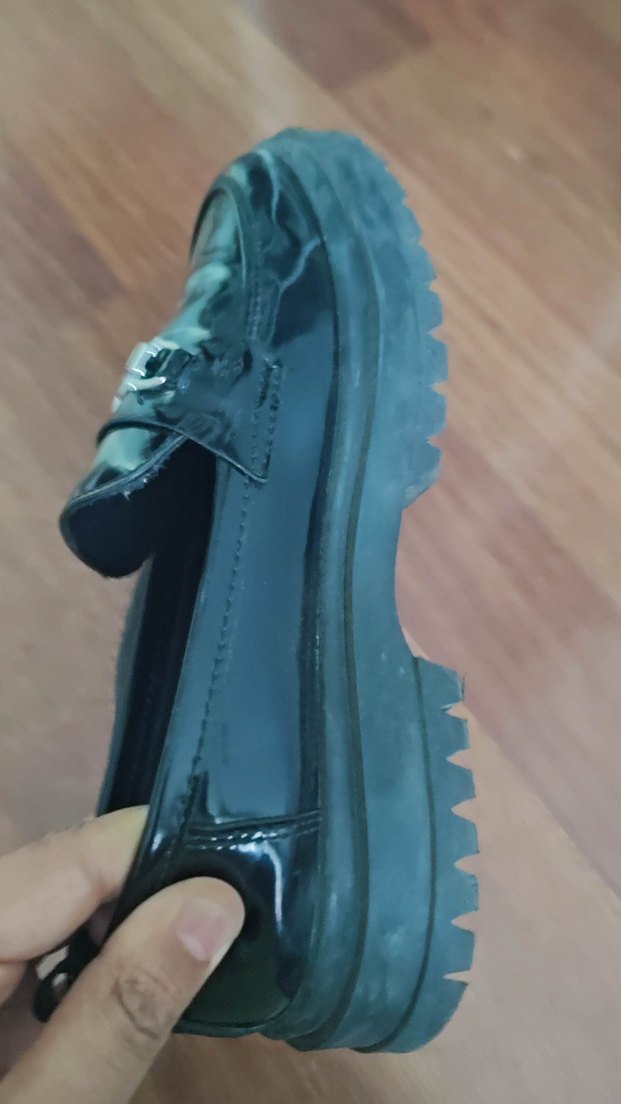 Kızlar İçin Parlak Siyah Tokalı Loafer - Görsel 2