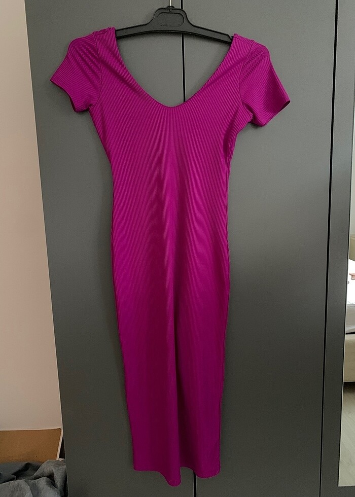 Fuşya renk vücudu saran V yaka elbise - Görsel 3