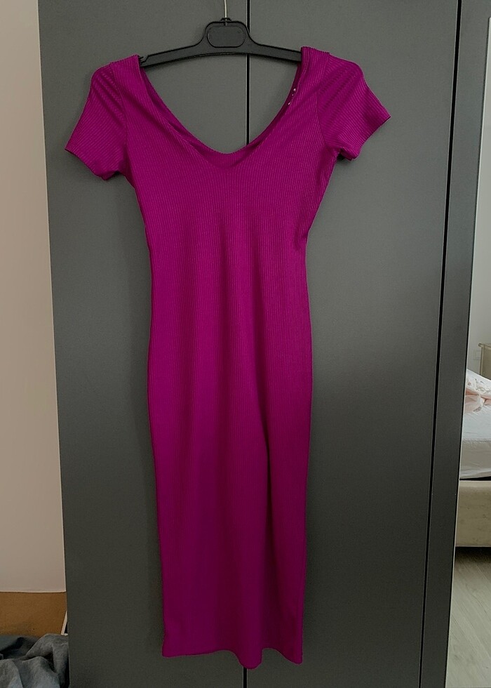 Fuşya renk vücudu saran V yaka elbise - Görsel 4