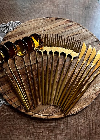 Diğer Parlak Altın Renkli 18 Parça Çatal Kaşık Bıçak Seti