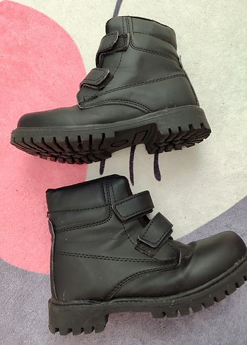 Kız Çocuk Siyah Tokalı Goth Bot - Görsel 2