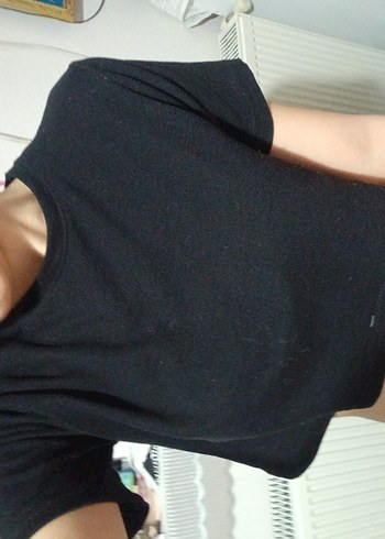 Siyah Kısa Kollu Crop Top - Görsel 2