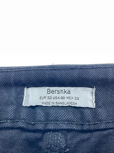 32 Beden siyah Renk Bershka Jean / Kot %70 İndirimli.