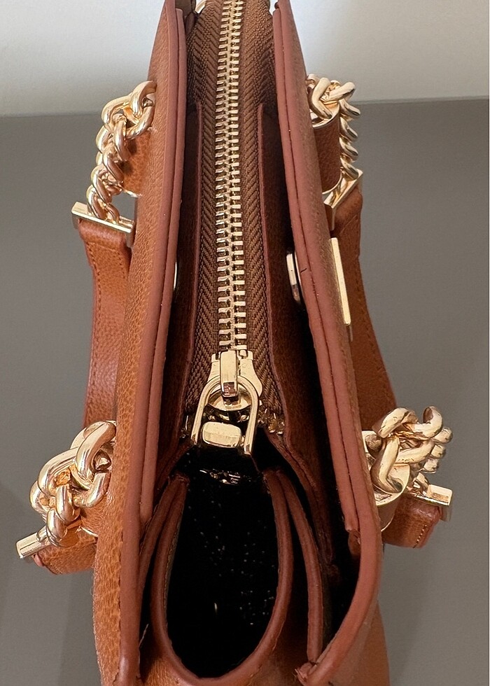 Zincir detaylı çanta - Görsel 5