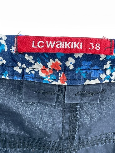 38 Beden lacivert Renk LC Waikiki Bermuda / Kapri %70 İndirimli.