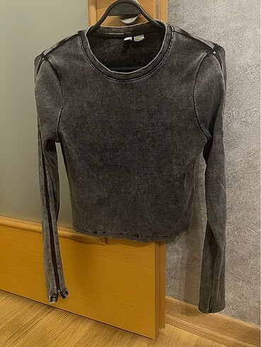 H&M markalı Kolları fermuarlı Kadın Sweatshirt