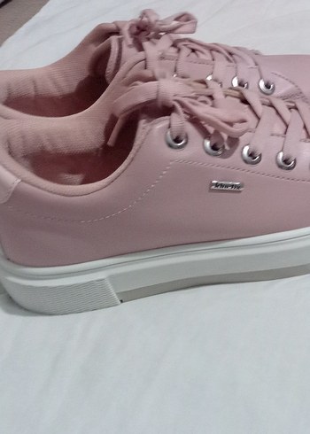 Pembe Bağcıklı Kadın Sneakers