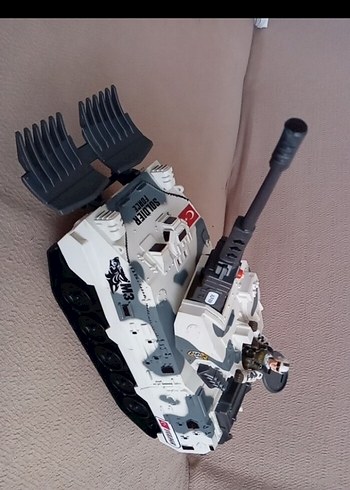 Gri Beyaz Askeri Kar Tankı