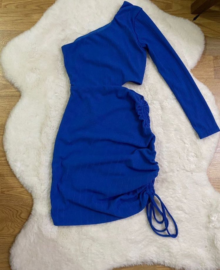 dekolteli tek kol elbise - Görsel 4