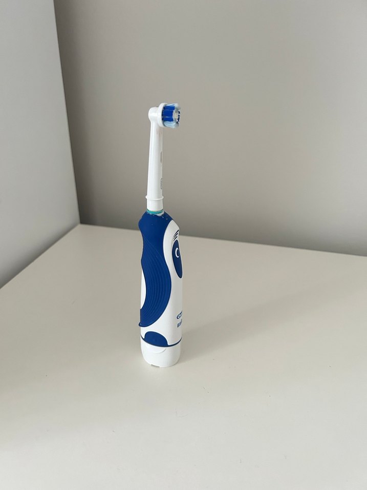 Braun pilli Diş Fırçası - Görsel 2