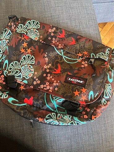 Eastpak delegate postacı çantası omuz çantası