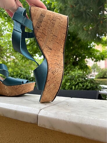 Kadın dolgu topuklu sandalet - Görsel 2