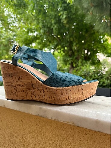 Kadın dolgu topuklu sandalet - Görsel 4