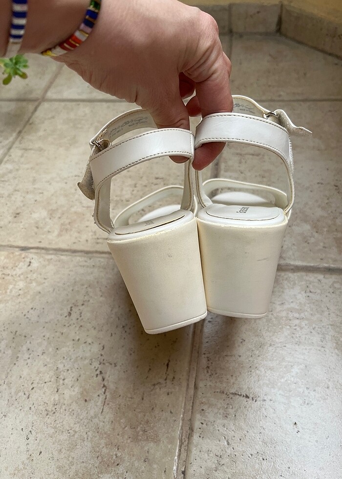 Gelinlik ayakkabısı dolgu topuklu sandalet - Görsel 3