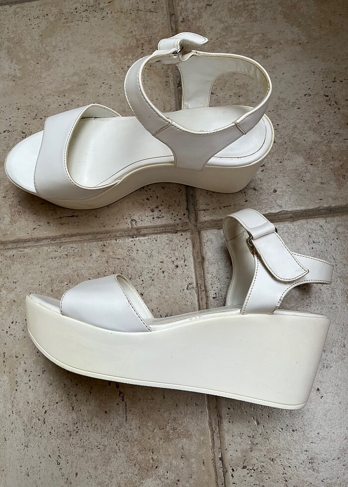 Gelinlik ayakkabısı dolgu topuklu sandalet - Görsel 4