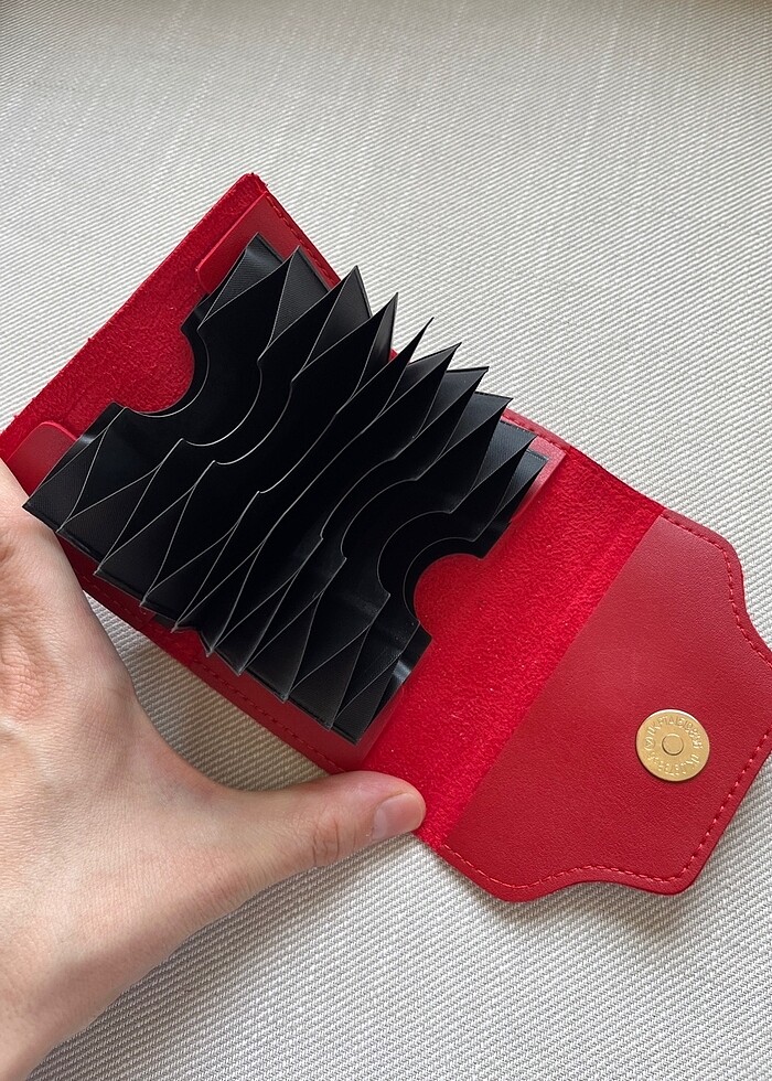 Kırmızı kartlık cüzdan - Görsel 3