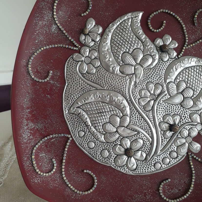 Gümüş İşlemeli Kırmızı Dekoratif Tabak - Görsel 3
