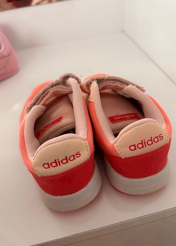 Adidas Kızlar için Pembe Baskılı Cırt Cırtlı Spor Ayakkabı