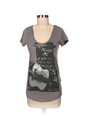 Diğer T-shirt %70 İndirimli.
