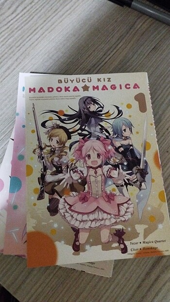  Büyücü kız Modoka Magica