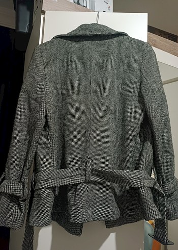 Düğmeli gri kaban - Görsel 3