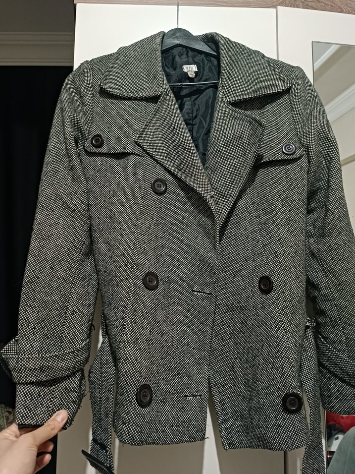 Düğmeli gri kaban - Görsel 2